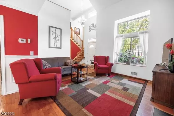 28 Crestwood Cir, Mount Olive Twp., NJ 07828