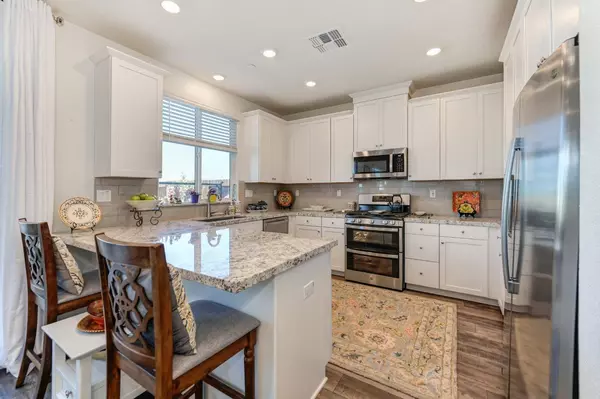 2057 Lake Range WAY, Roseville, CA 95747