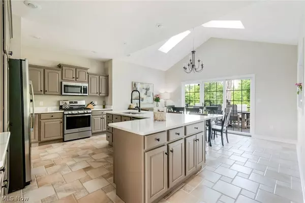 1420 Fox Den TRL, Canfield, OH 44406