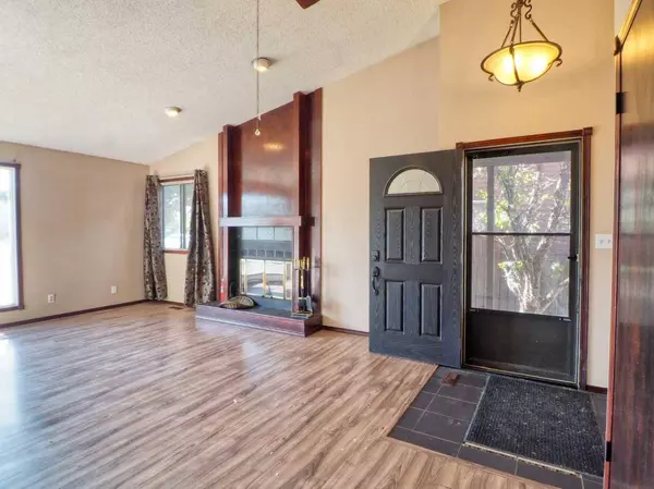 47 George CRES, Red Deer, AB T4P2K9