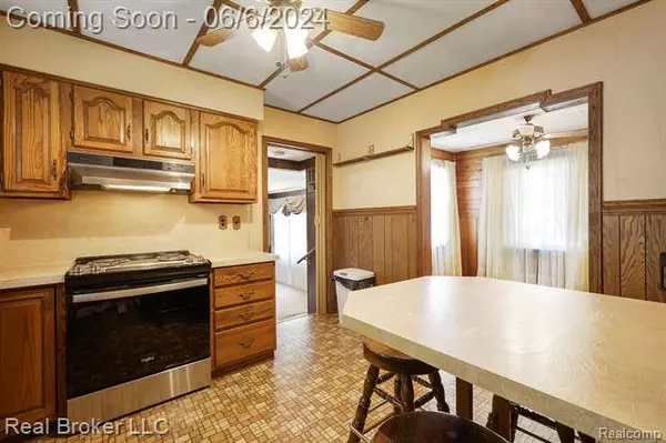 3269 S KEARSLEY Boulevard, Flint, MI 48506