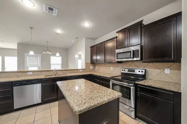 8728 Yosemite Trail, Cross Roads, TX 76227