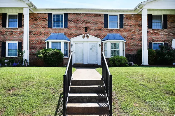 160 17th ST NW #4B, Hickory, NC 28602