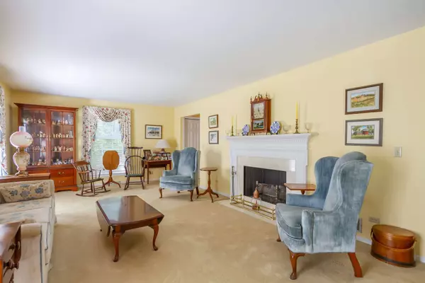 1048 Van Tassel RD, Sleepy Hollow, IL 60118