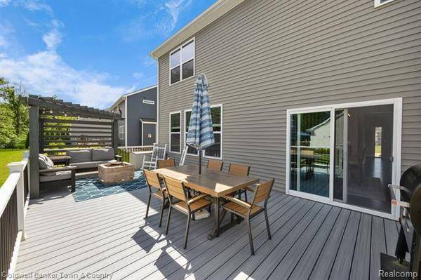 1228 CANNONADE Loop, Howell, MI 48843