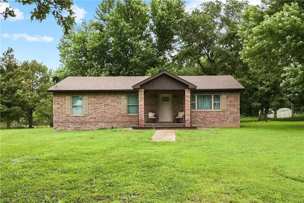 9213 Coker Rd, Gentry, AR 72734