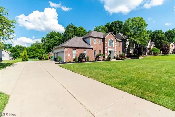 1420 Fox Den TRL, Canfield, OH 44406