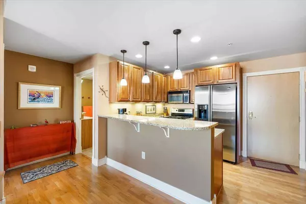 360 W Washington Avenue #1214, Madison, WI 53703