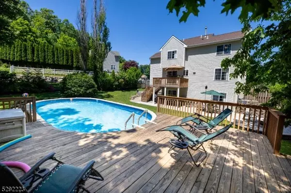 28 Crestwood Cir, Mount Olive Twp., NJ 07828