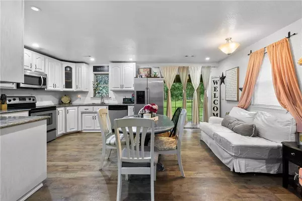 9213 Coker Rd, Gentry, AR 72734