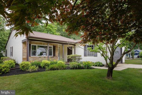 52 HUNTINGTON DR, Southampton, NJ 08088