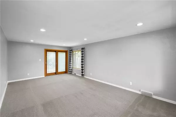 1718 Worcester Dr, Pittsburgh, PA 15243