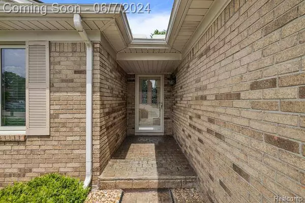 13327 Mair Drive, Sterling Heights, MI 48313