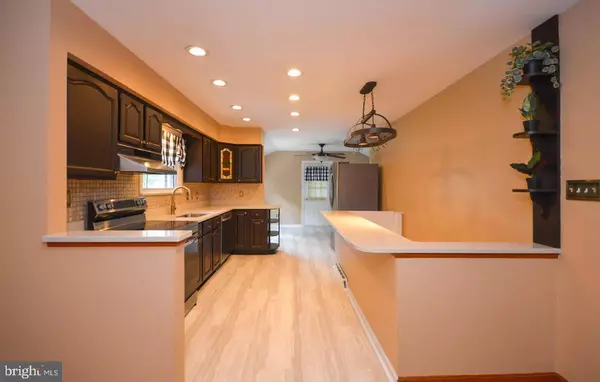 305 E HAWTHORNE DR, La Plata, MD 20646