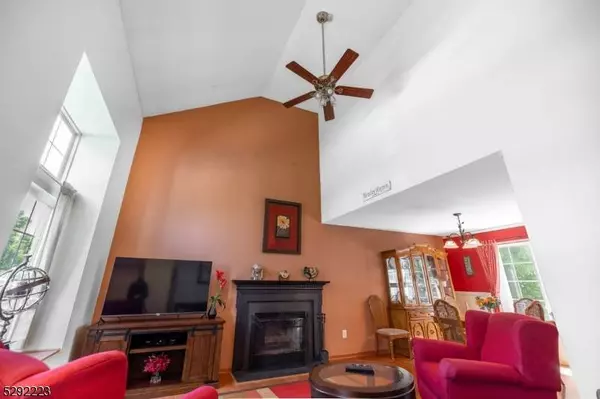 28 Crestwood Cir, Mount Olive Twp., NJ 07828