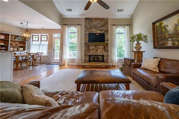 28 Roberson DR NE, Cartersville, GA 30121