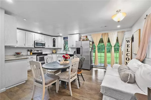 9213 Coker Rd, Gentry, AR 72734