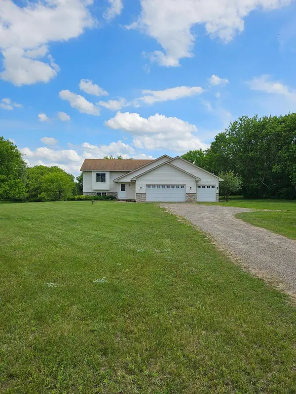 1781 Rush Point Drive CIR W, Stanchfield, MN 55080