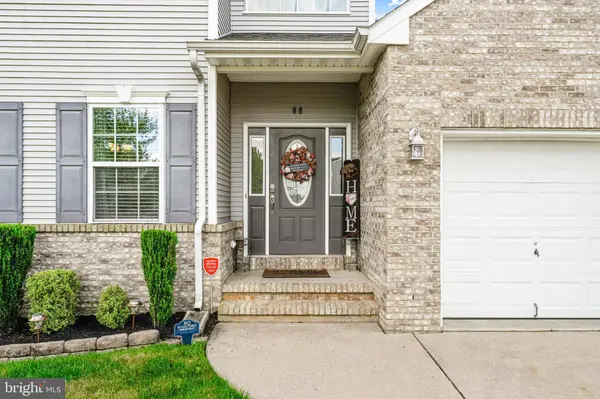 88 CENTENNIAL DR, Hammonton, NJ 08037