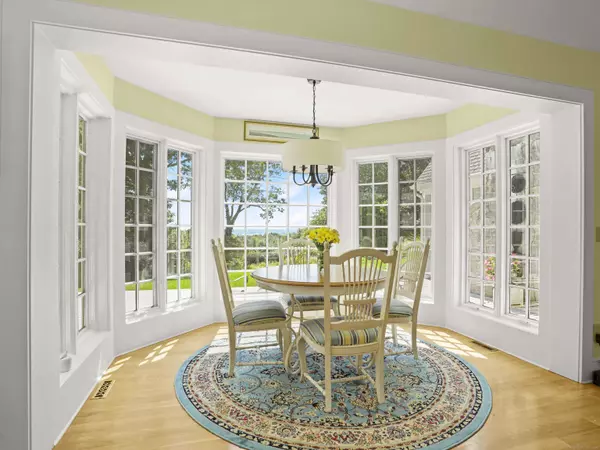 35 River Road Drive, Essex, CT 06426