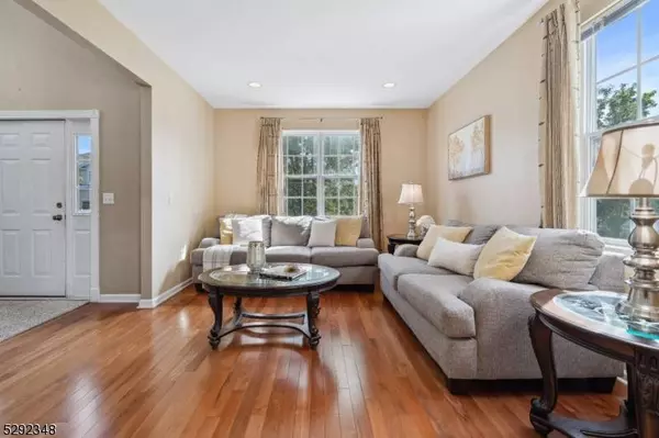 91 Timberhill Dr, Franklin Twp., NJ 08823