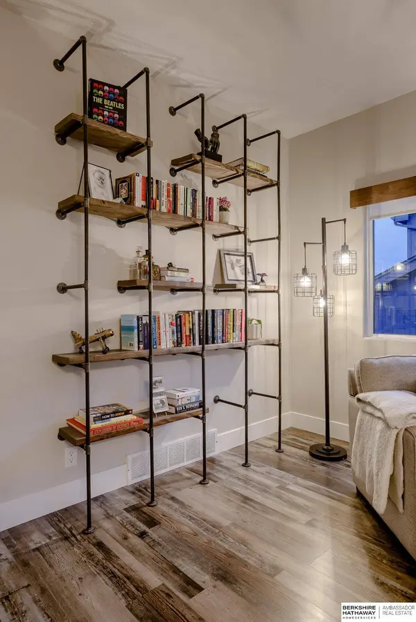 15085 Meredith Avenue, Omaha, NE 68116