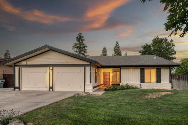 5106 N Bungalow Lane, Fresno, CA 93704