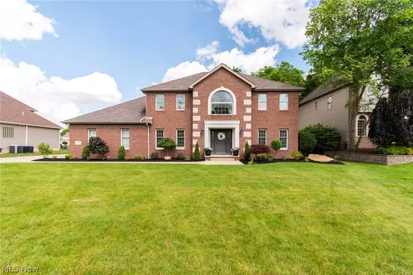 1420 Fox Den TRL, Canfield, OH 44406