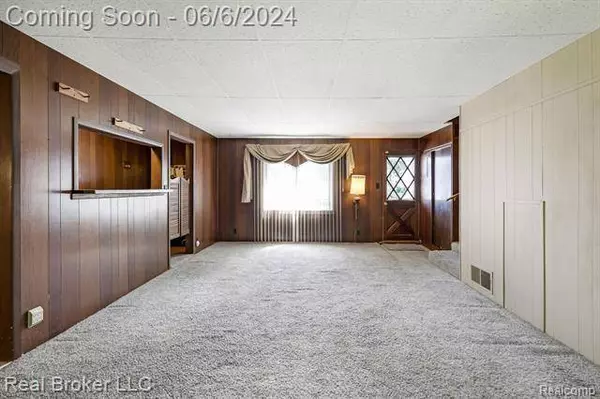 3269 S KEARSLEY Boulevard, Flint, MI 48506