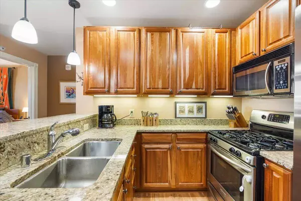 360 W Washington Avenue #1214, Madison, WI 53703