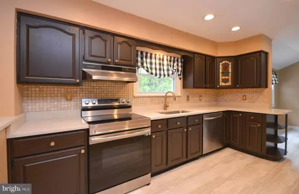 305 E HAWTHORNE DR, La Plata, MD 20646