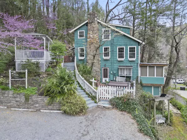 204 Hill ST, Gatlinburg, TN 37738
