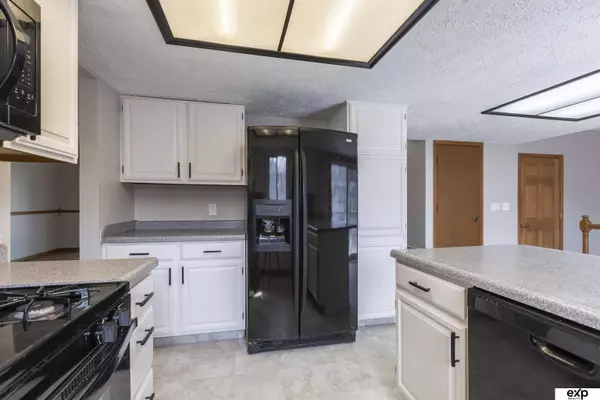 2213 Coventry Drive, Bellevue, NE 68123