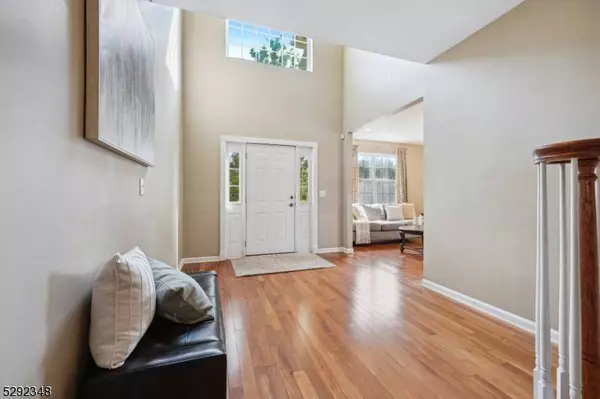 91 Timberhill Dr, Franklin Twp., NJ 08823