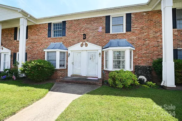 160 17th ST NW #4B, Hickory, NC 28602