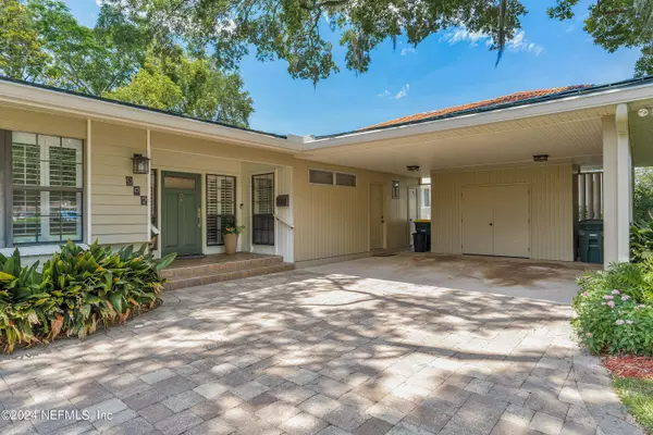 902 ALHAMBRA DR S, Jacksonville, FL 32207