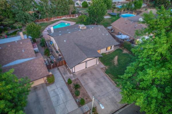 5106 N Bungalow Lane, Fresno, CA 93704