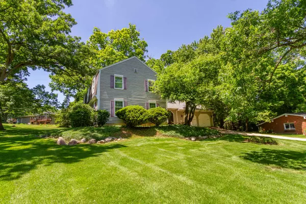 1048 Van Tassel RD, Sleepy Hollow, IL 60118