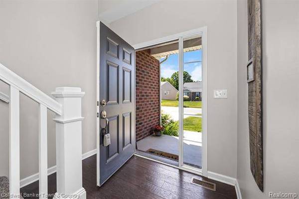 1228 CANNONADE Loop, Howell, MI 48843