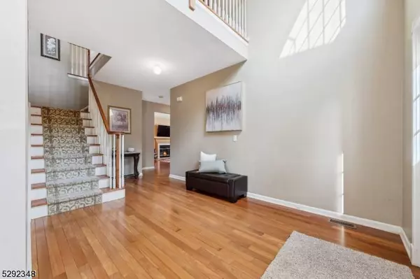 91 Timberhill Dr, Franklin Twp., NJ 08823