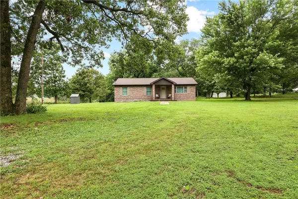 9213 Coker Rd, Gentry, AR 72734