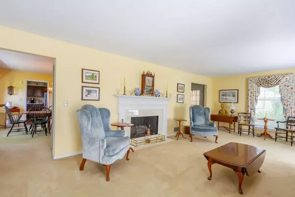 1048 Van Tassel RD, Sleepy Hollow, IL 60118