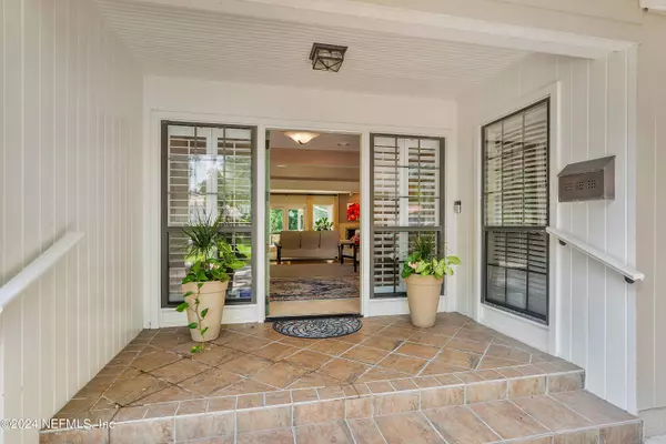 902 ALHAMBRA DR S, Jacksonville, FL 32207