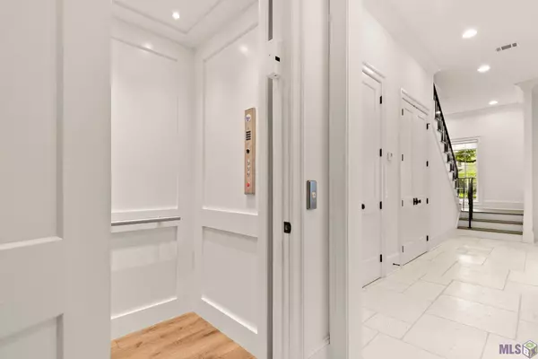 4030 LIVE OAK ALLEY, Baton Rouge, LA 70808