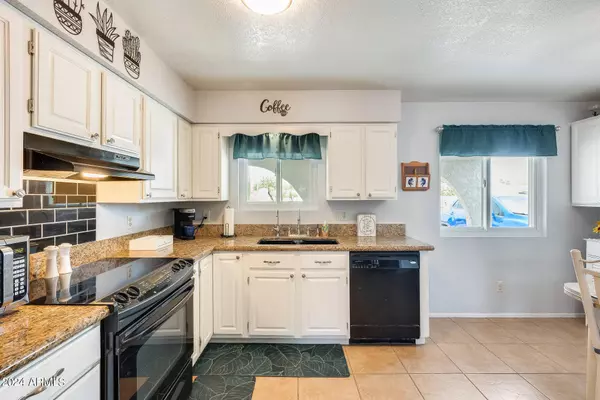 709 N RENNICK Drive, Apache Junction, AZ 85120