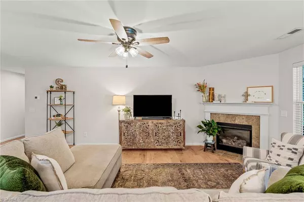 5109 Moseley DR, Clemmons, NC 27012