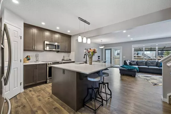 70 Hillcrest SQ SW, Airdrie, AB T4B 4H9