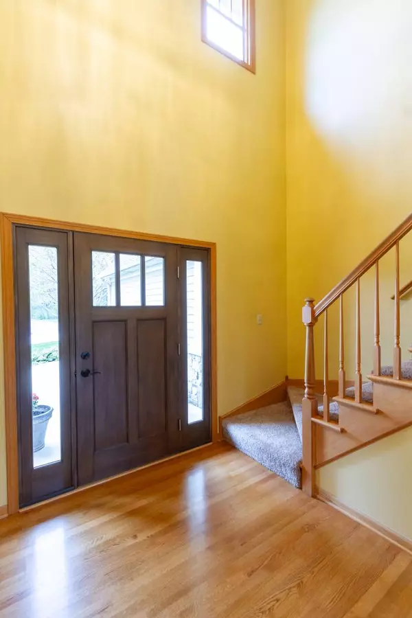 14N566 Timber Ridge DR, Elgin, IL 60124