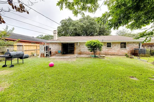 126 Outlook DR, Houston, TX 77034