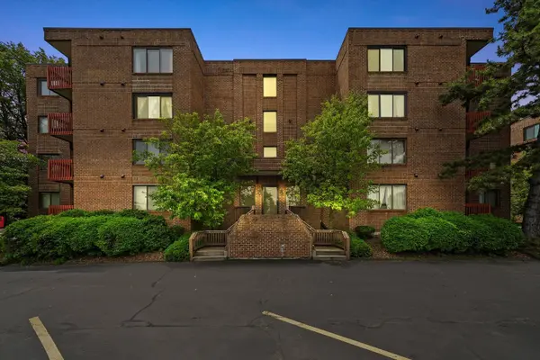 6401 Pershing RD #204, Stickney, IL 60402